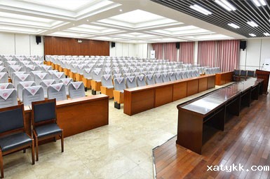 图书馆一楼报告厅