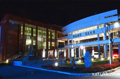 校园夜景