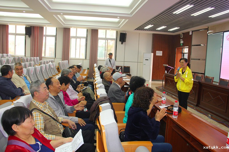 1557909514132473.jpg 1校友们共叙友情.JPG