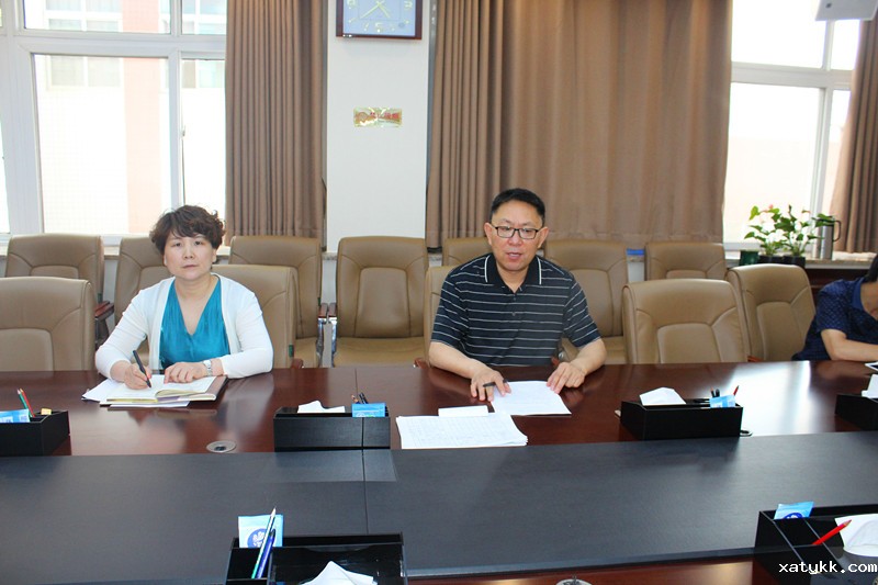 1560415433725903.jpg 2党总支书记赵银堂主持会议.JPG