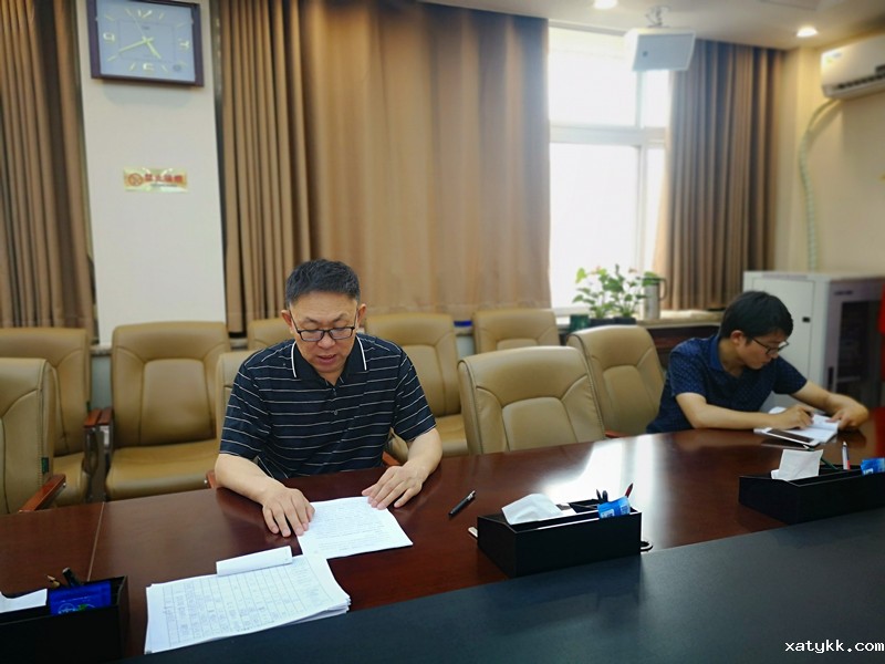 1560415448102135.jpg 3赵银堂书记带领大家学习讲话精神.jpg