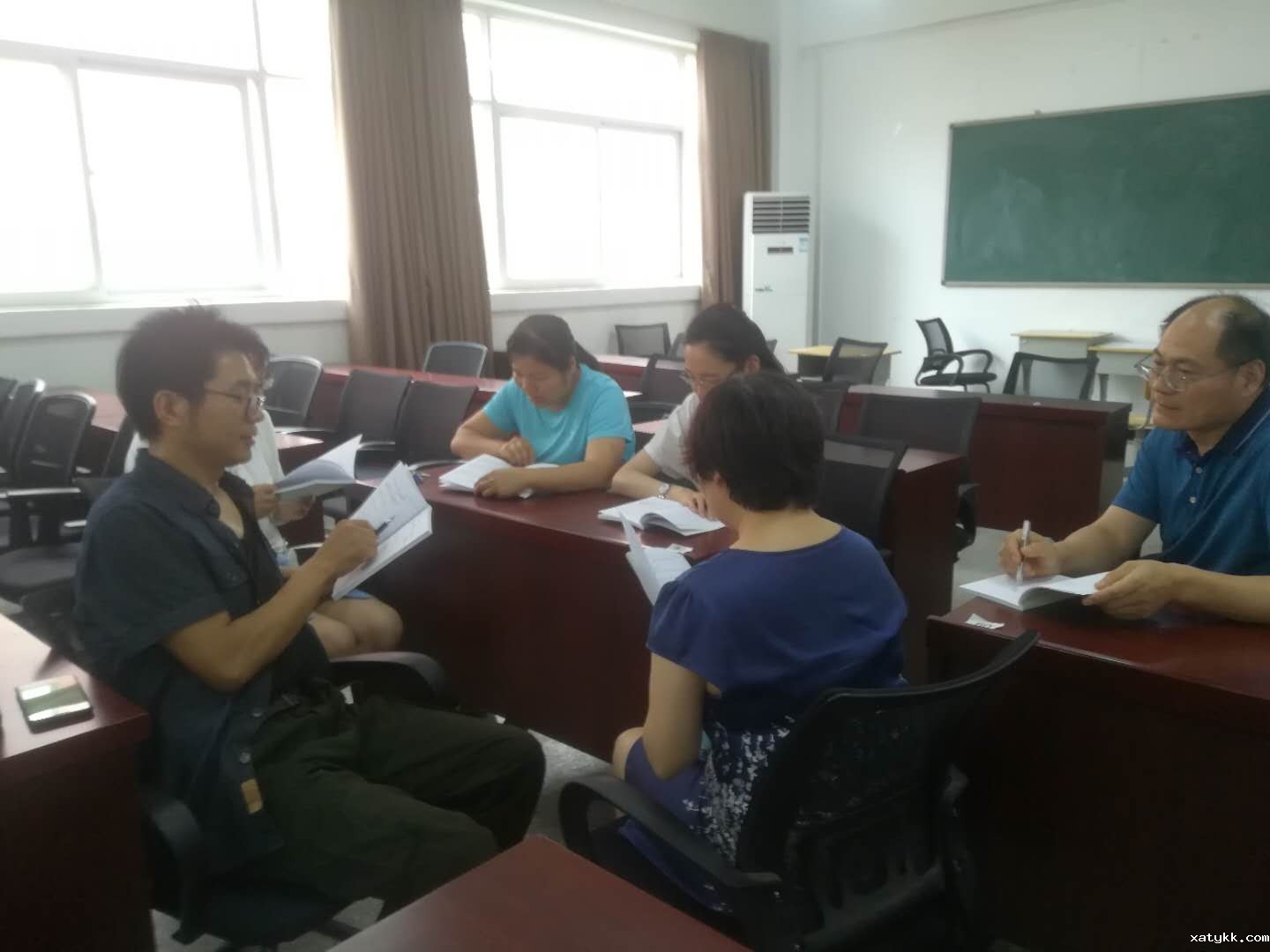 1560415529919546.jpg 6 支部党员热烈讨论讲话内容.jpg