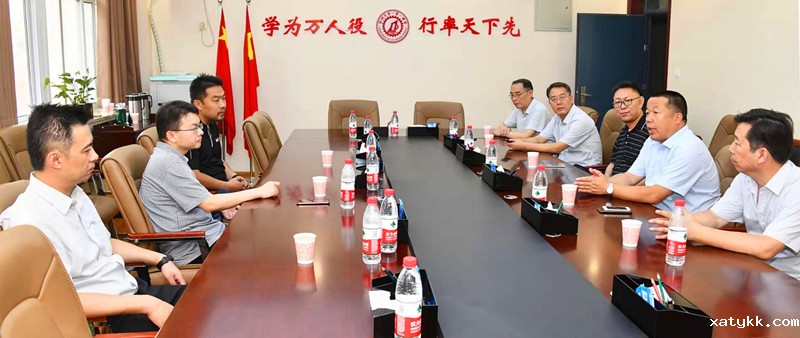 1564112913671769.jpg 1校友于涵参加座谈会.jpg