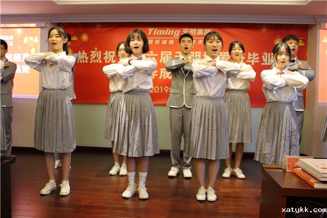 1566381191299888.jpg 7音乐社成员送上小合唱《我们都是追梦人》.jpg