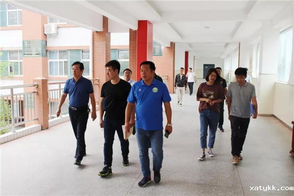 1566876589107157.jpg 3检查组参观教学楼环境.jpg