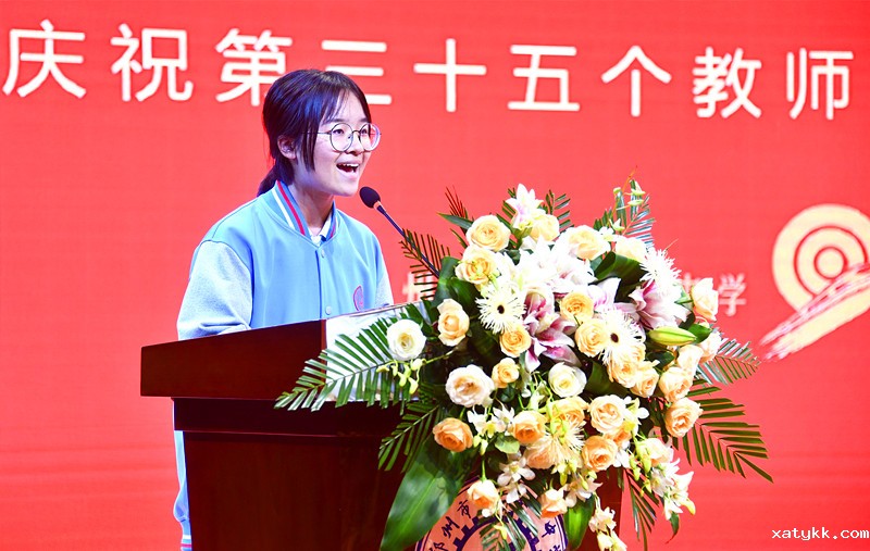 1568103628127782.jpg 3学生代表深情讲述.jpg