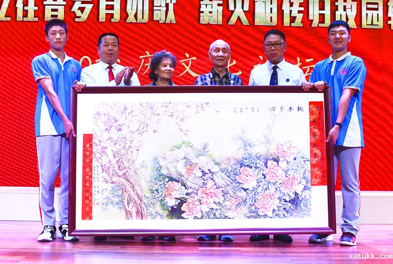 1568624454320199.jpg 5 傅鸿钧校友绘制《桃李芬芳》赠母校.jpg