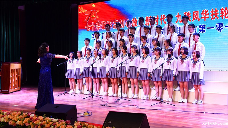 1568624462393697.jpg 7校合唱队演唱校歌.jpg