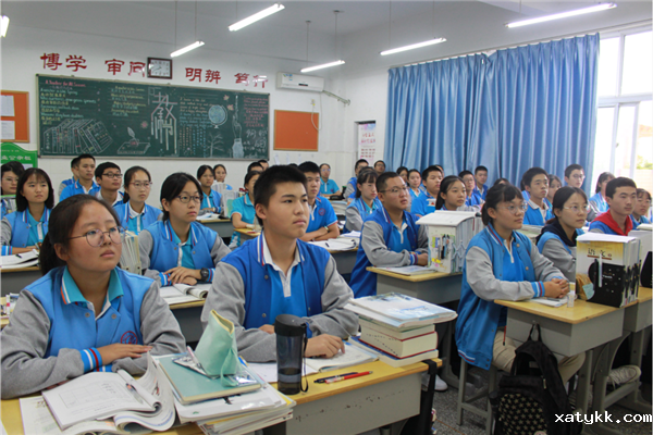 1568863315626284.png 7同学们观看很投入.png