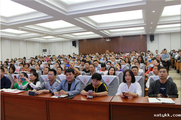 1569222641349719.png 1家长课堂现场.png