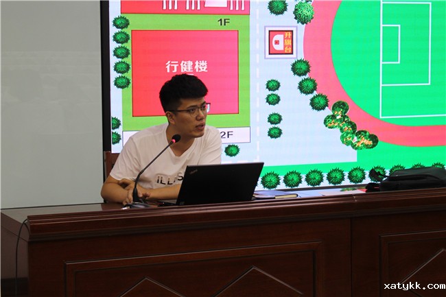 1569396520135782.jpg 3学生发展中心郑玉璞副主任讲各班座位安排.jpg