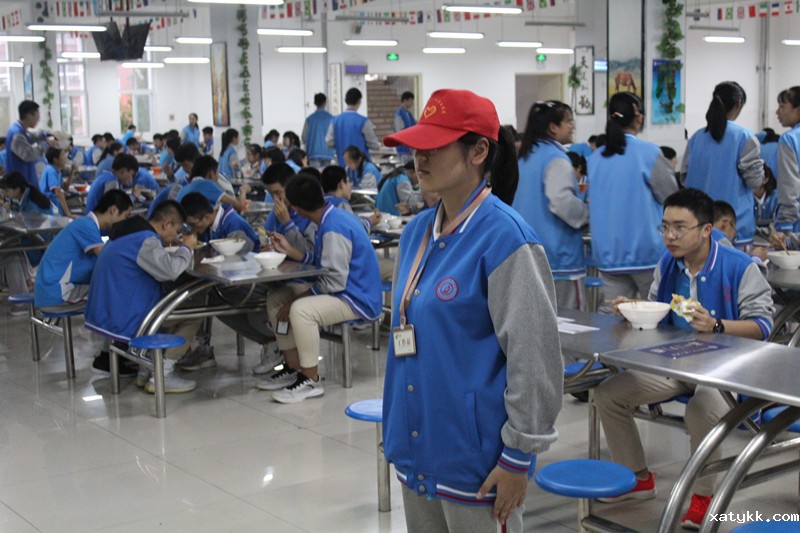 1569396874110621.jpg 餐厅吃饭也要有秩序_副本.jpg