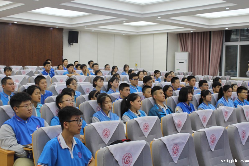 1569397055128837.jpg 开会也要认真听_副本.jpg