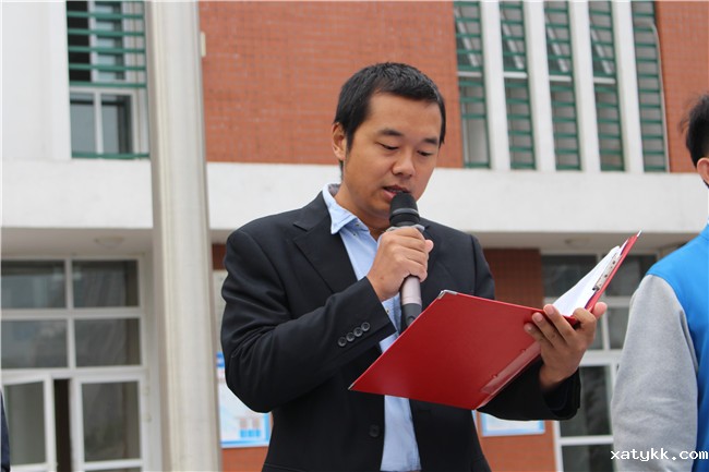 1571023572993732.jpg 1王兵老师进行国旗下演讲.jpg