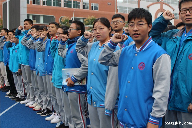 1571023608137107.jpg 2同学们宣誓.jpg