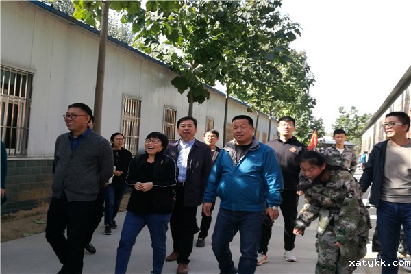 1572423967878924.jpg 14、学校领导到基地看望师生.jpg