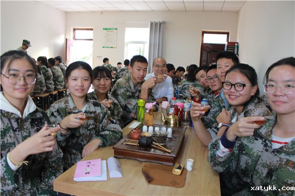 1572424018481525.jpg 18、悠悠茶水香 浓浓师生情.jpg