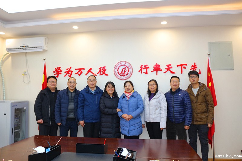 1576145711125347.jpg 4物理组合影.JPG