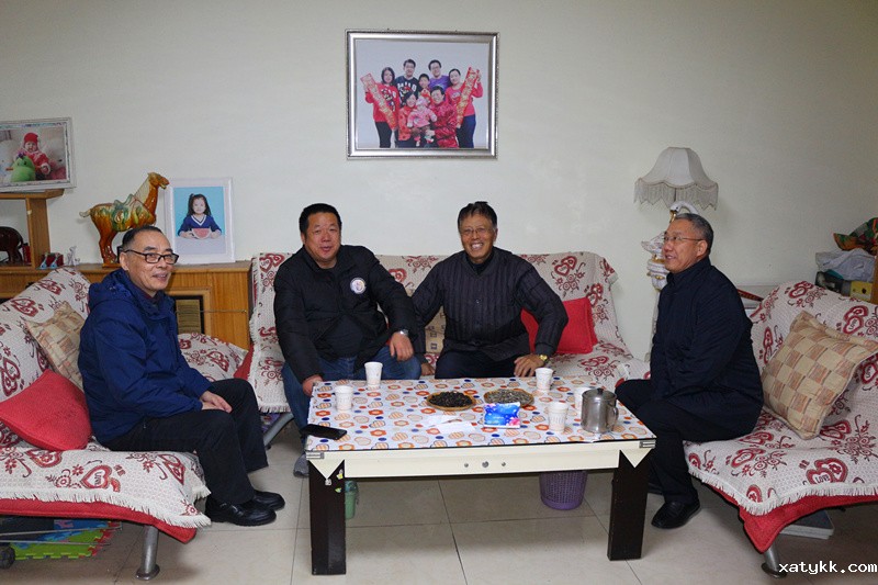 1578913740100672.jpg 6校领导看望学校老干部尤宝峰同志.JPG