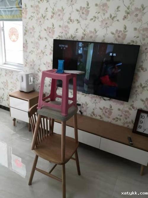 1581605809118358.jpg 6.老师们为了向不方便看电视直播的学生进行转播想尽各种办法.jpg