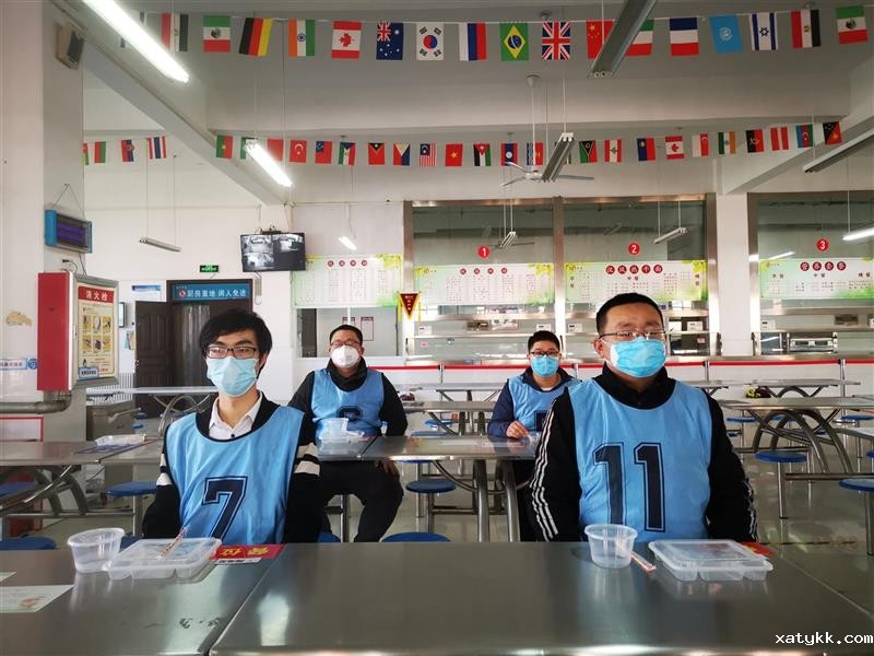 10 取餐后入座.jpg