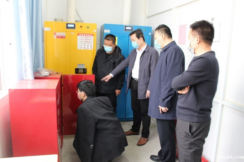 1585127973612815.jpg 5、排查危化品储藏柜 (复制).jpg