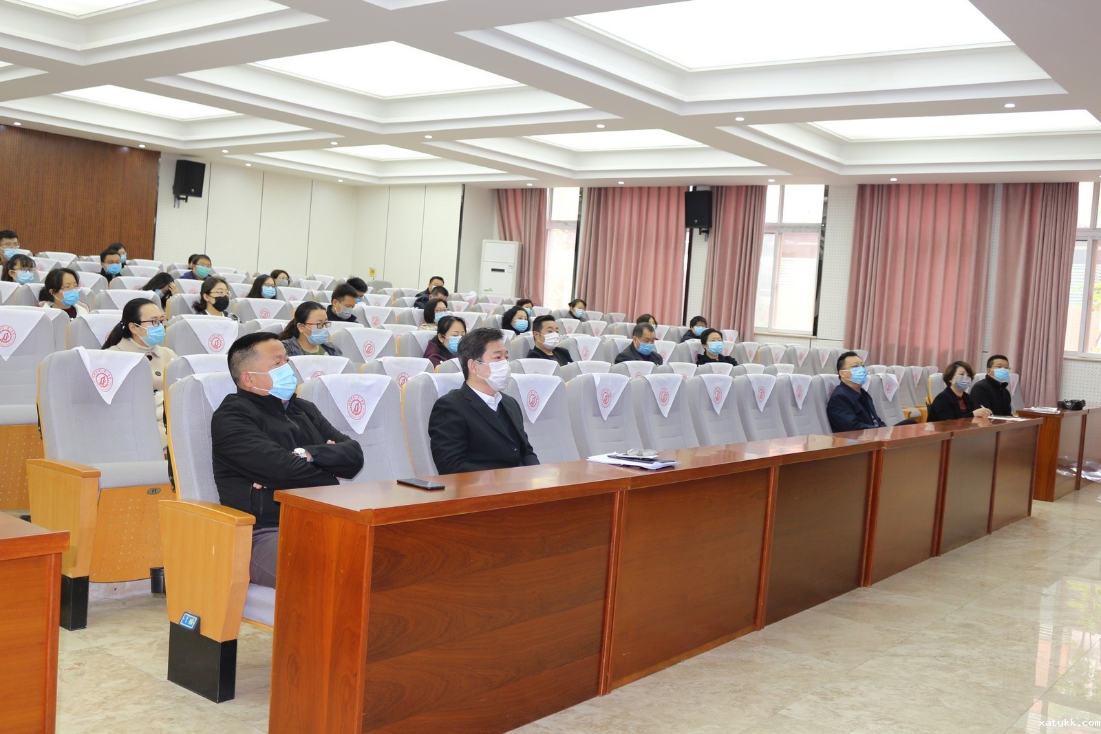 1586132317298468.jpg 3行管人员认真倾听 (复制).JPG