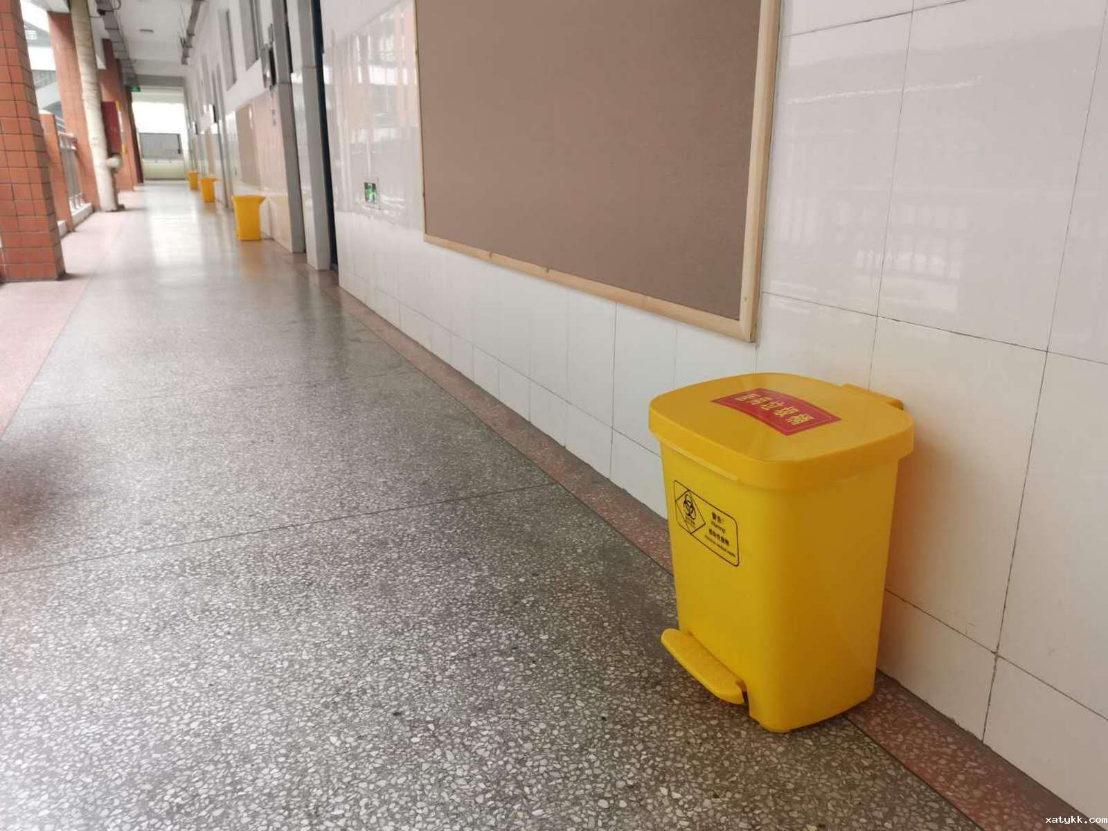 1586437045404972.jpg 专门盛放废弃口罩的垃圾桶 (复制).jpg