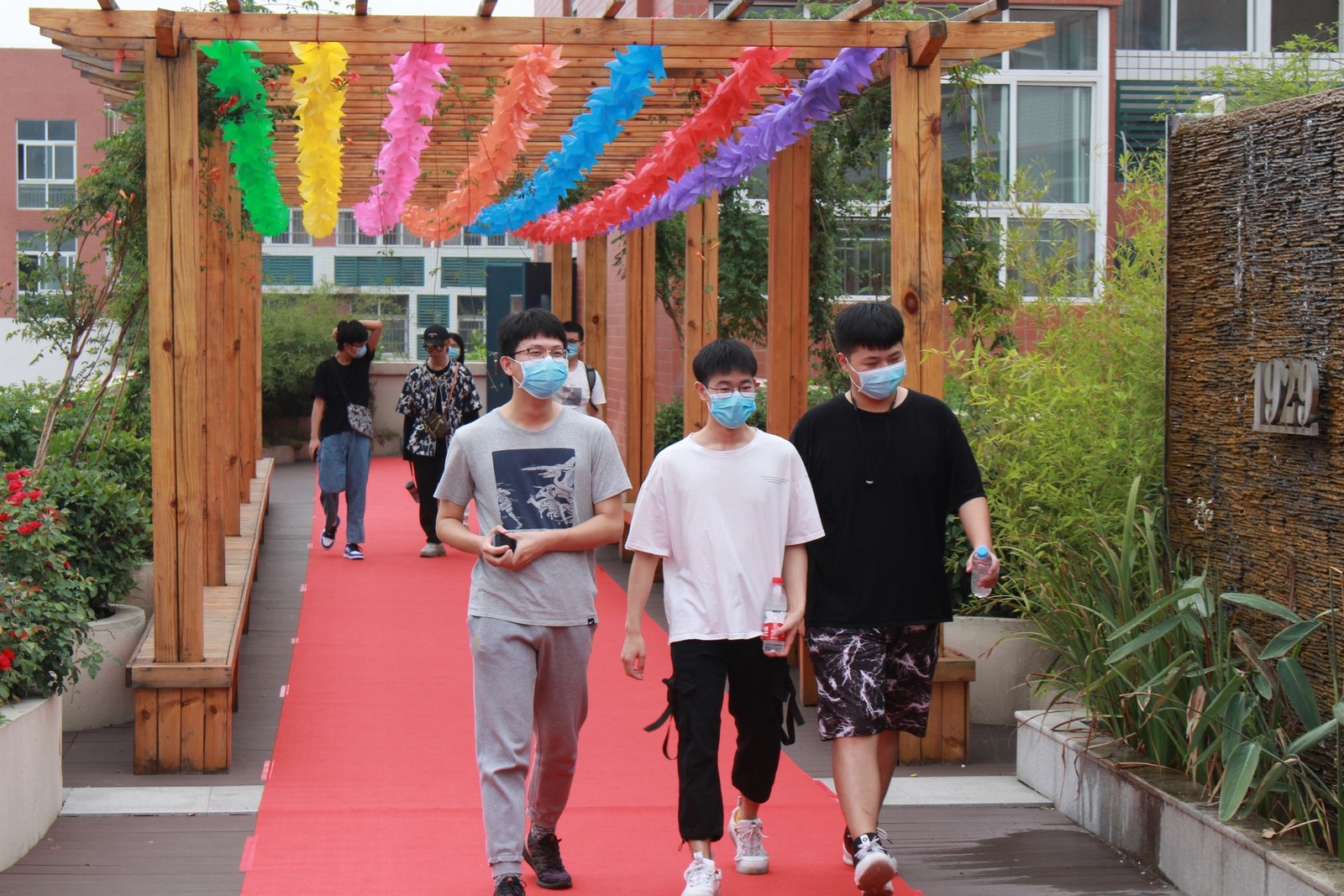 1594542175881290.jpg 1我从风车长廊走过.JPG