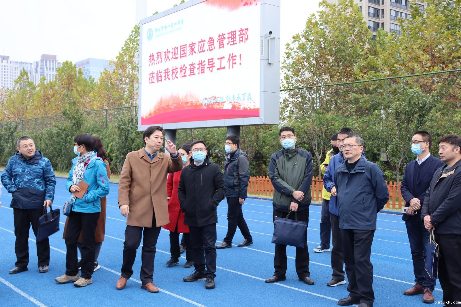 1606008781408629.jpg 7查看室外棚宿区.JPG