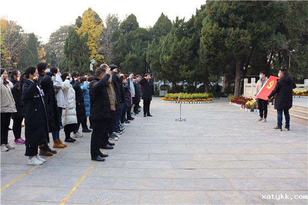 1607162951914468.jpg 3.在焦裕禄纪念园重温入党誓词.jpg