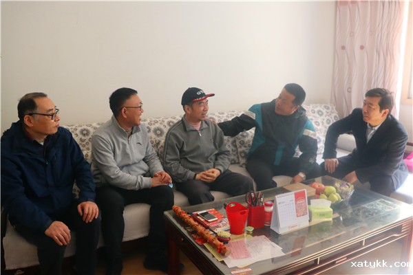 1613883107837054.jpg 5慰问退役军人华军老师.jpg