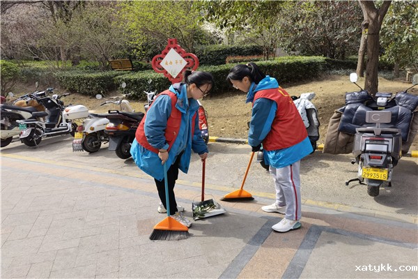 1614930408738554.jpg 2认真打扫卫生.jpg