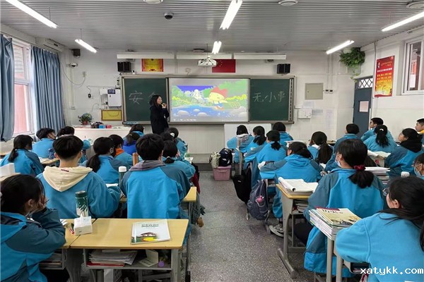 1616569530371622.jpg 3班主任老师讲安全.jpg