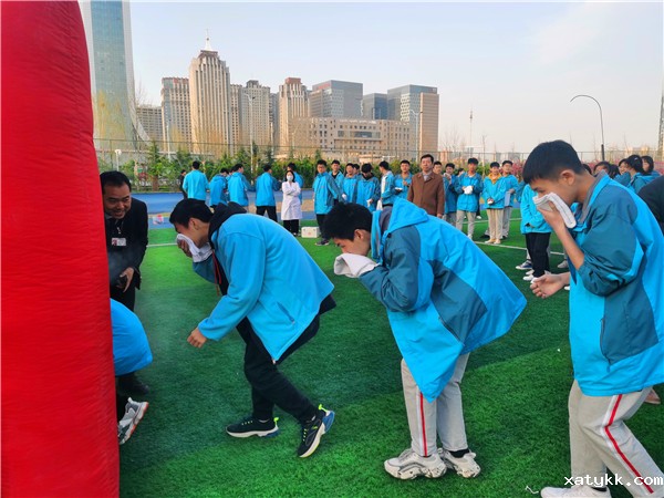 8 躬身入帐篷体验_副本.jpg