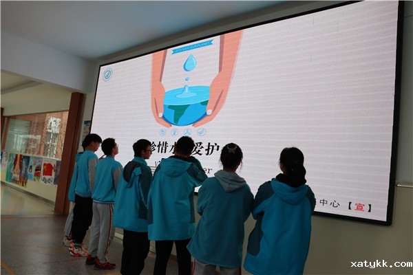 1617261295184434.jpg 4同学们在观看屏幕.jpg