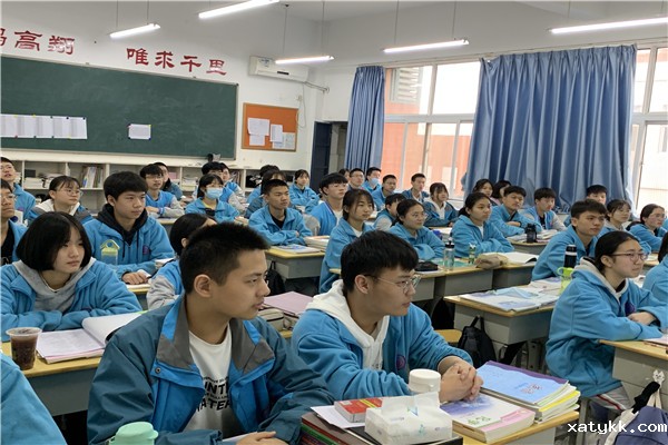 1617261439128501.jpg 10同学们听得很认真.jpg