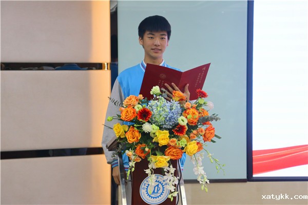 1617415225125463.jpg 9学生代表张家铭发言.jpg