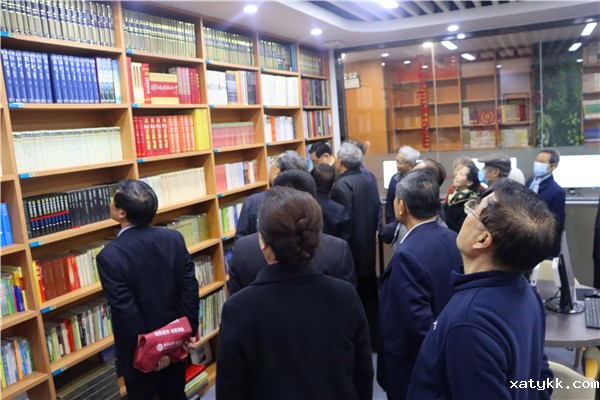 1617416205298683.jpg 7仪式结束参观“笑南书吧”.jpg