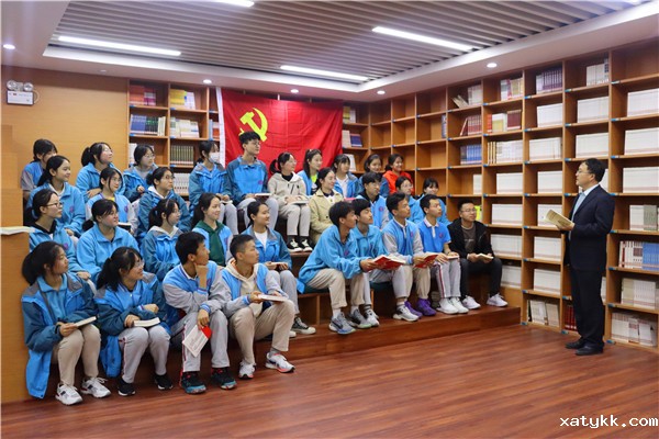 1619166079132546.jpg 1任军超老师为师生讲述红色革命感人事迹.jpg