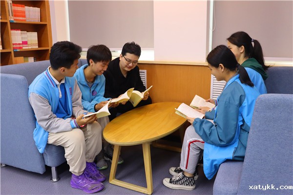 1619166111895018.jpg 3师生共读党史.jpg