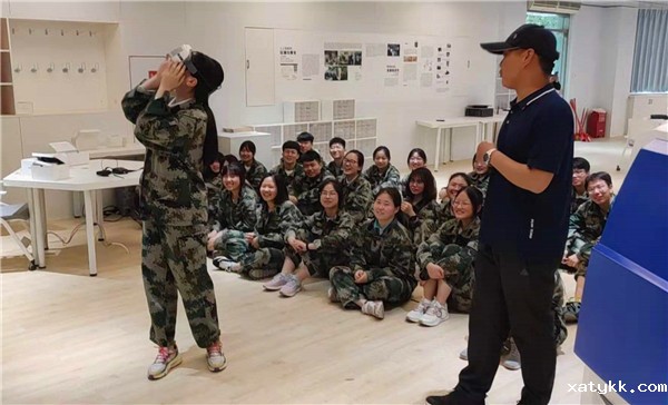 1622252952825693.jpg 创客空间:VR体验之我是谁?我在哪儿?.jpg