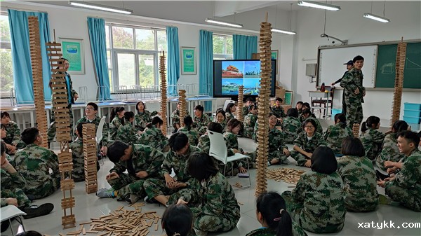 1622252989715747.jpg 创意搭建:比比谁搭得高.jpg