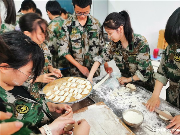 1622253143291841.jpg 饺子制作:顶呱呱的大厨.jpg