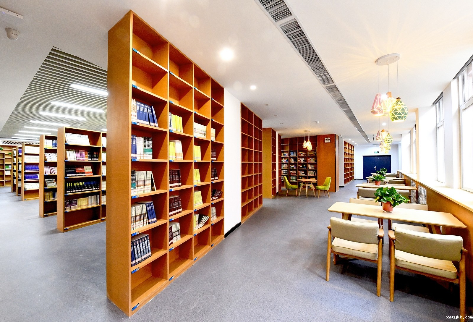 1622696965124133.jpg 学校图书馆.jpg