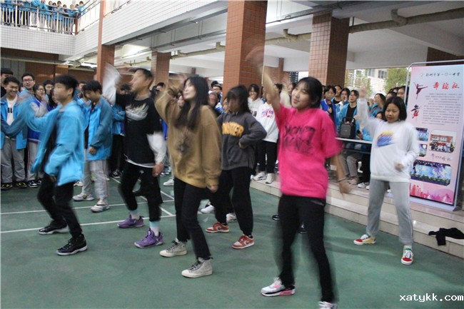 1635733204301222.jpg 4、舞蹈社:我们一起跳起来.jpg