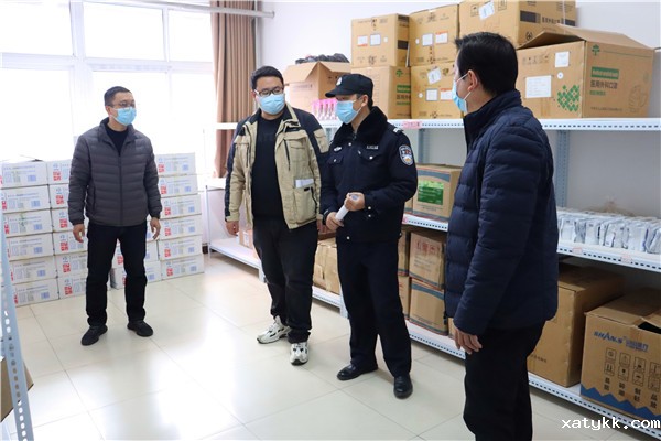 1636539972898159.jpg 3.查看物资储备室.jpg