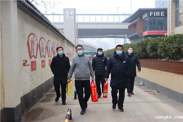 1643173377998337.jpg 1郑州101中学开展春节前慰问退休老干部活动.jpg