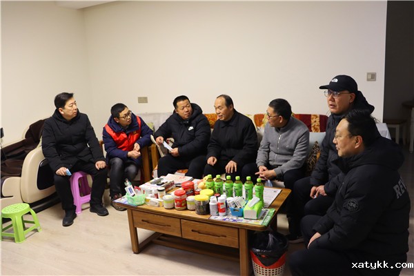 1643173402740835.jpg 3校领导慰问退休老干部赵法泉同志.jpg