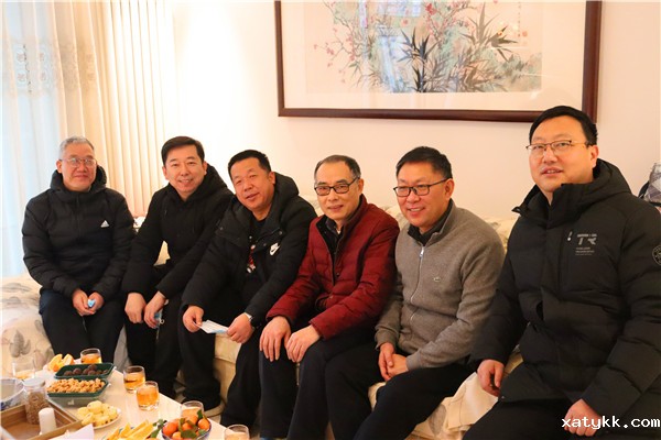 1643173415843336.jpg 4校领导慰问退休老干部余晓光同志.jpg